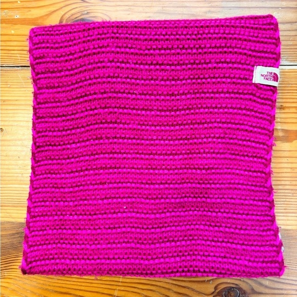 The North Face multicoloured knit infinity scarf - Picture 4 of 9